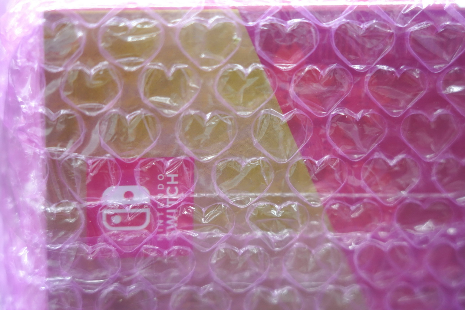 仔細看是粉紅色心型的氣泡! image