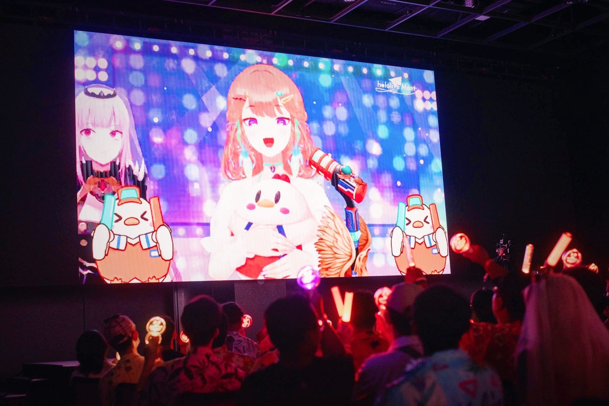 Mori Calliope 和 Takanashi Kiara 接連帶來多首歌曲演出/圖:CAPSULE 提供 image