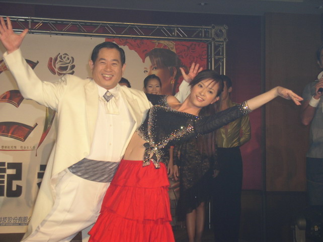 王俊博與劉真跳國標舞