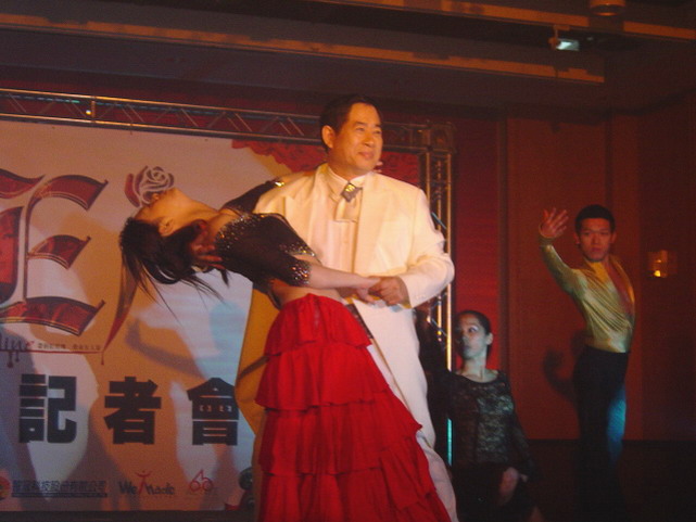 現場大秀國標舞