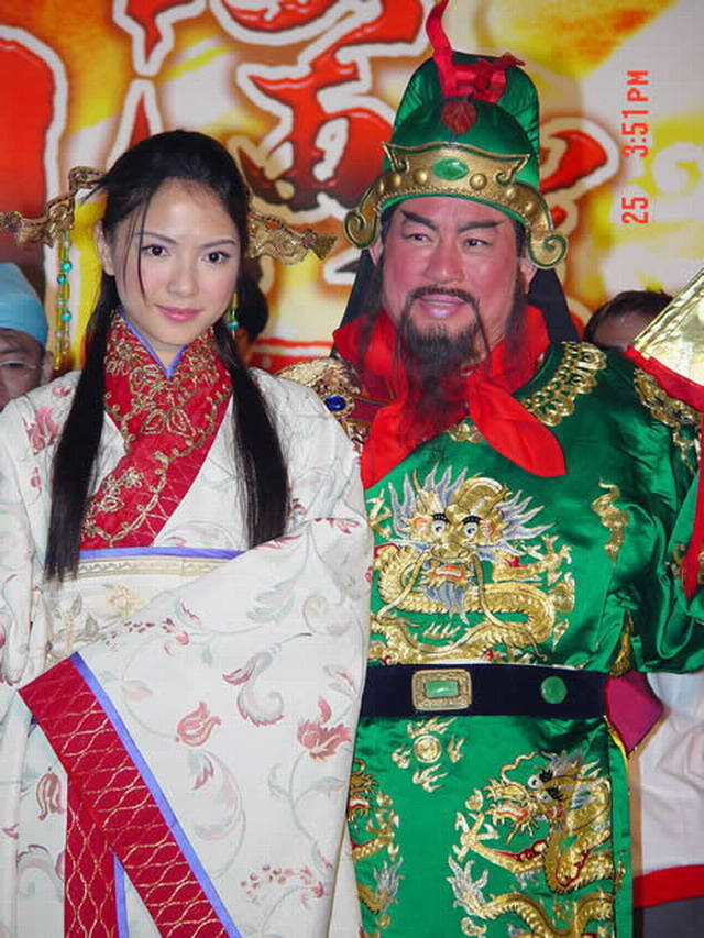 關公扮相與代言人李心潔