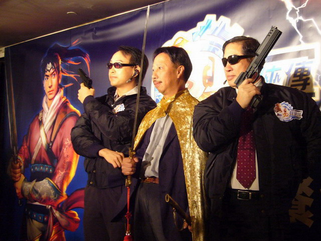 王俊博跟著名小說家黃易一起COSPLAY