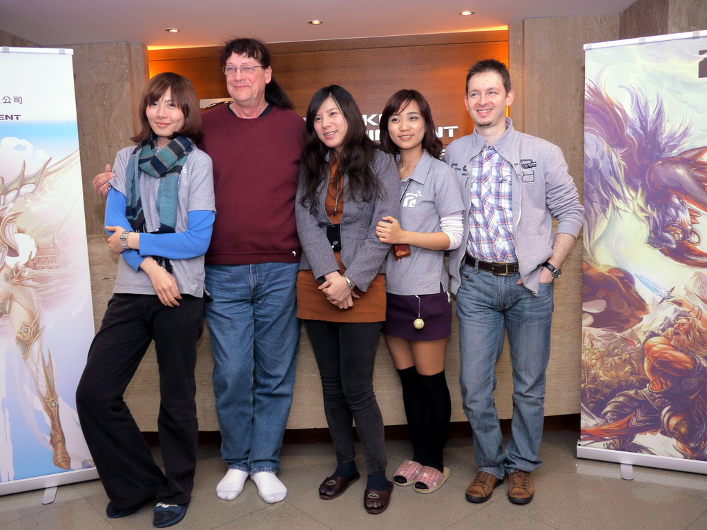 與思維工坊員工親切合影