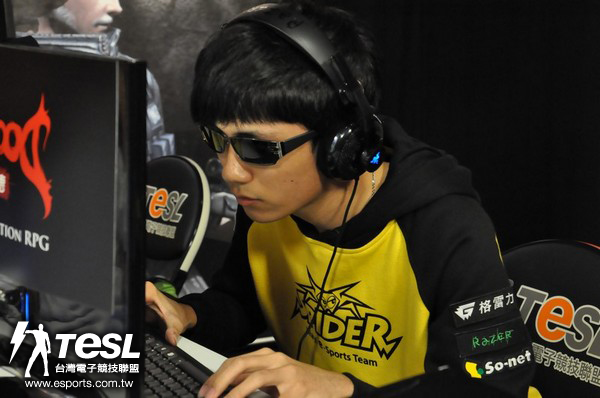 眼睛不舒服的Yue(盧子賢),仍盡力拿下兩張團體個人賽的首位,Yue的運動家精神令人欽佩