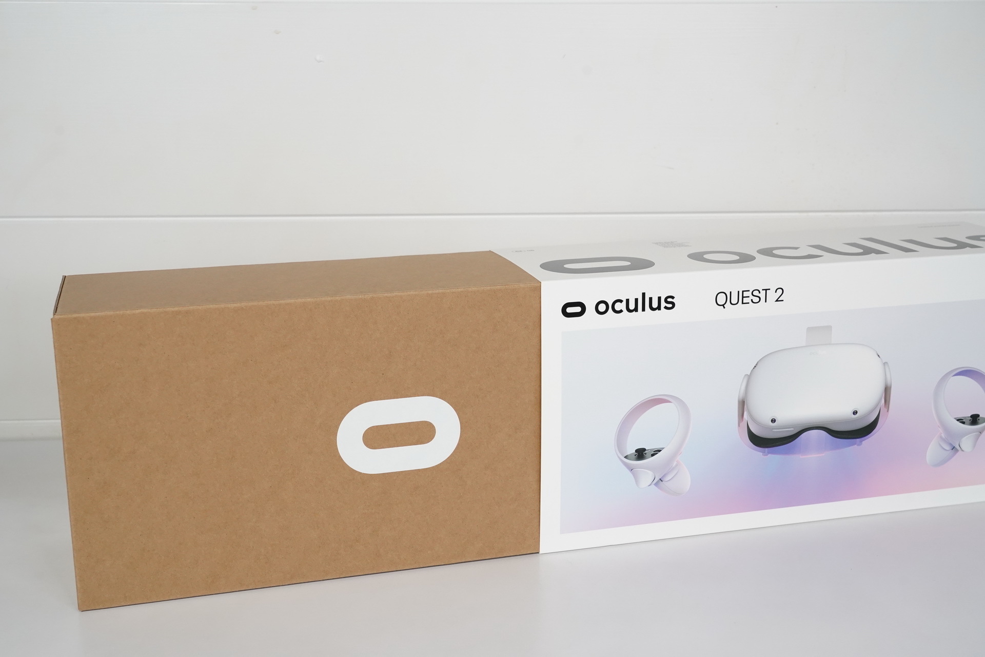 開箱】新一代VR 頭戴式裝置Oculus Quest 2 發售一探白色設計新主機和