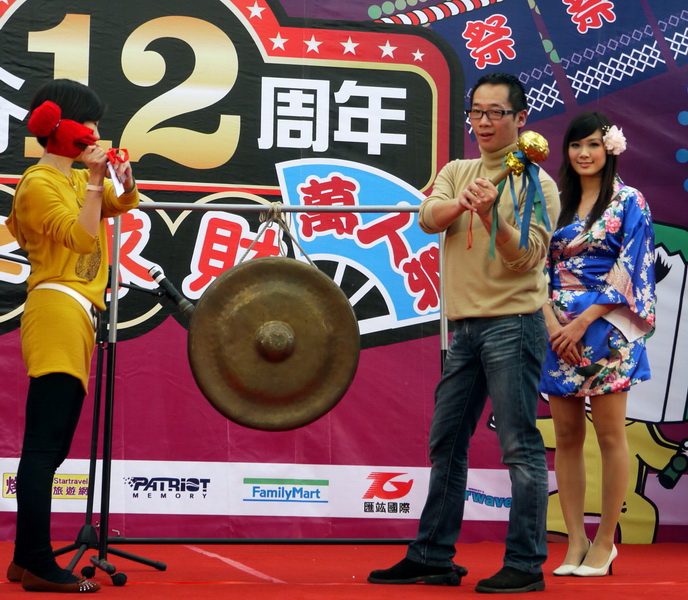 素還真與荒山亮現身戲谷將子求財萬人祭葉國彪贏得麻雀王冠軍 巴哈姆特