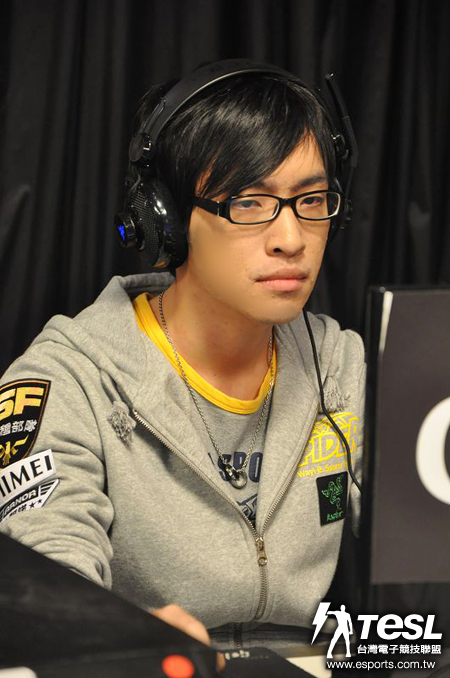 DS(王駿)出隱形女妖打敗了JoJo(胡裕強).