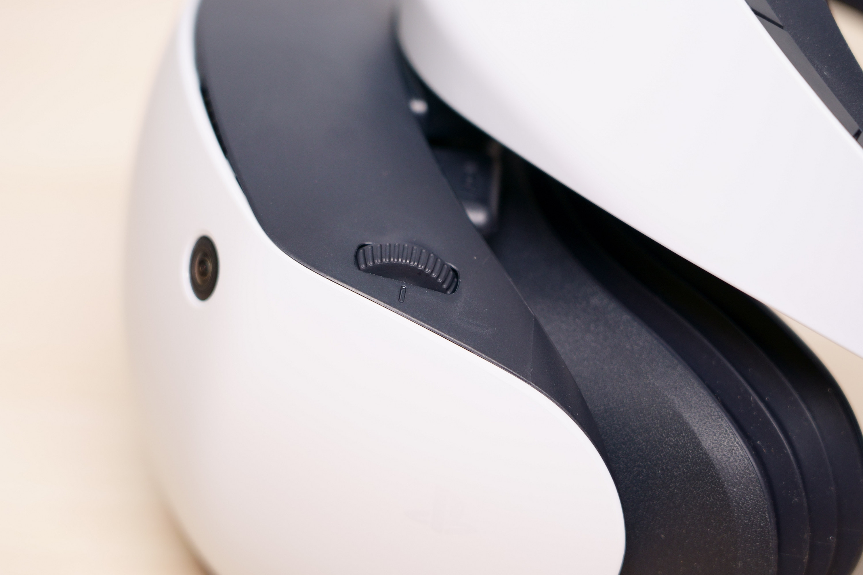 PS5 新一代虚拟实境装置 PlayStation VR2 初步开箱报导 一窥更洗链简约的造型设计插图14