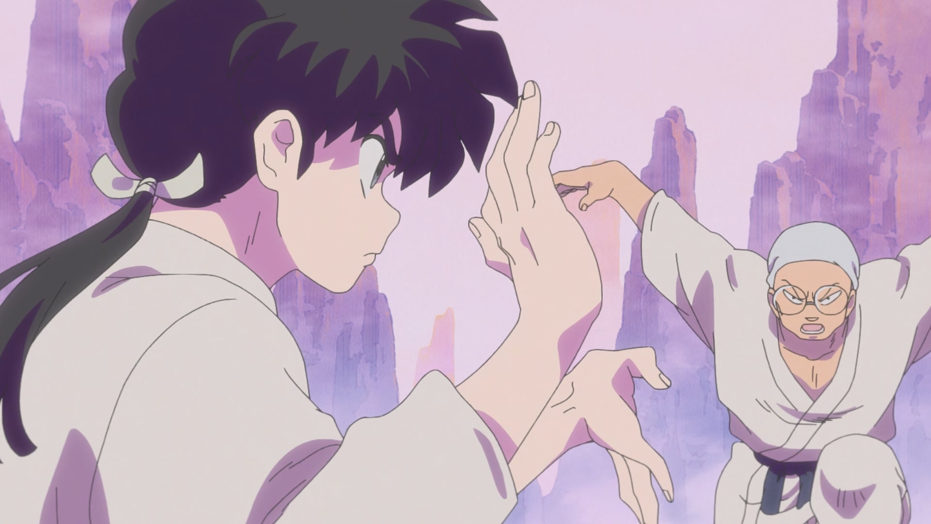 在咒泉鄉修行的兩人,因為沒聽清楚說明就掉進泉水中,結果玄馬變成了熊貓,亂馬變成了女生。 image