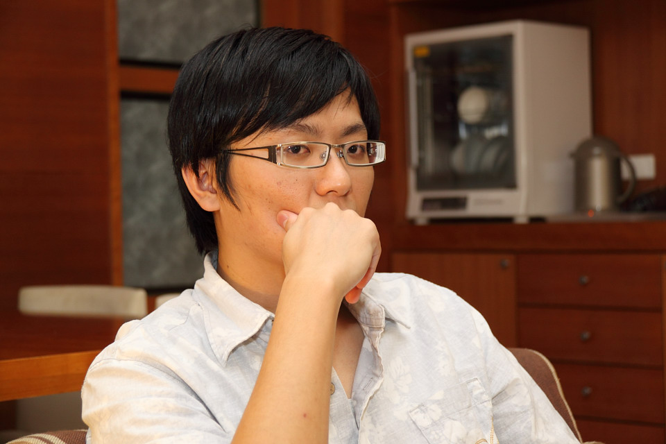 VOFAN 於八里自宅中接受訪問