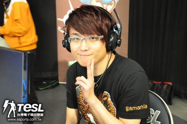 憑著經驗與技術,村村(劉錦鴻)在賽末終點前硬是撞倒Oliv(陳永泉),讓橘子熊驚險獲勝