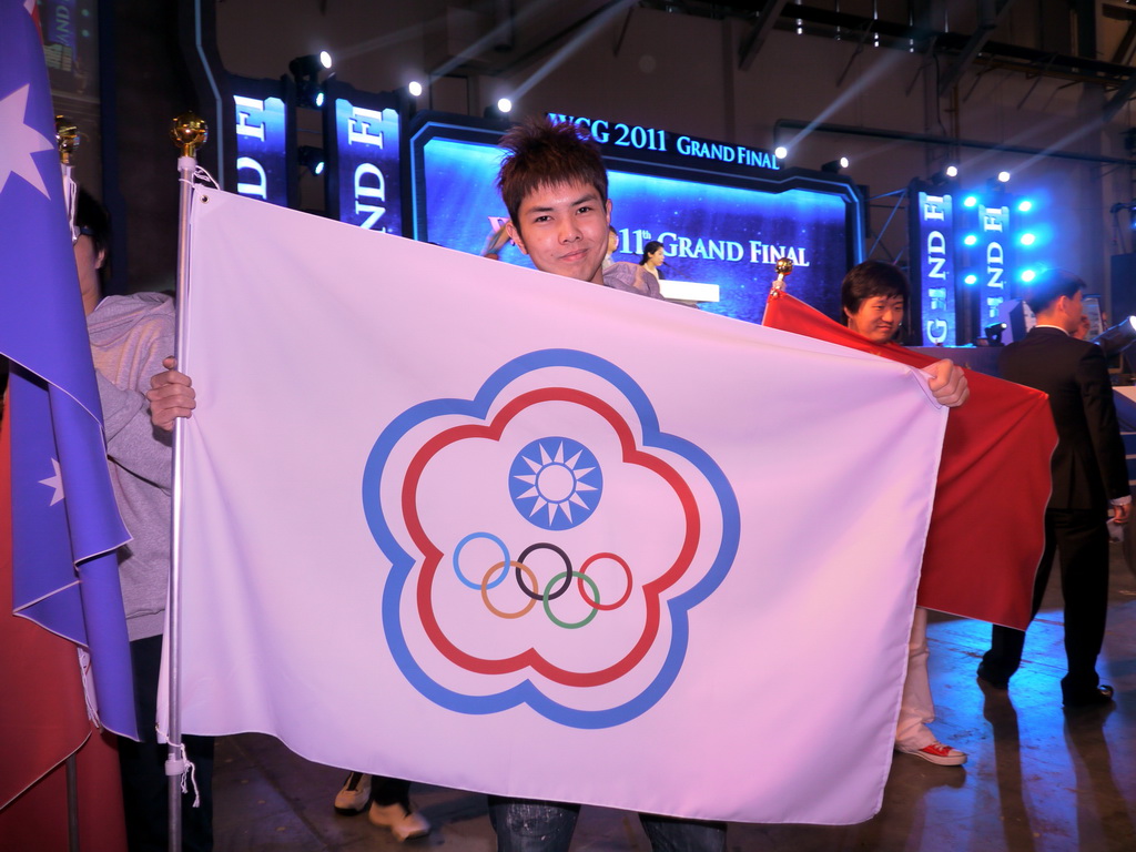 華義 SPIDER 選手劉俊介掌旗