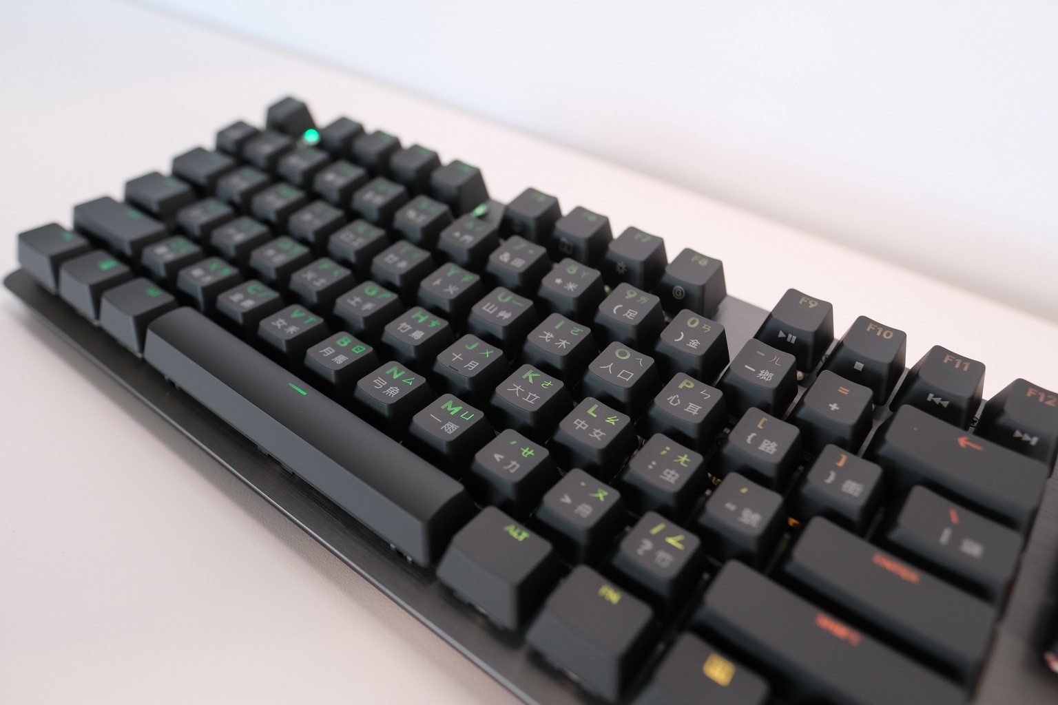 原本在市面販售的的 G512 機械式電競鍵盤 image