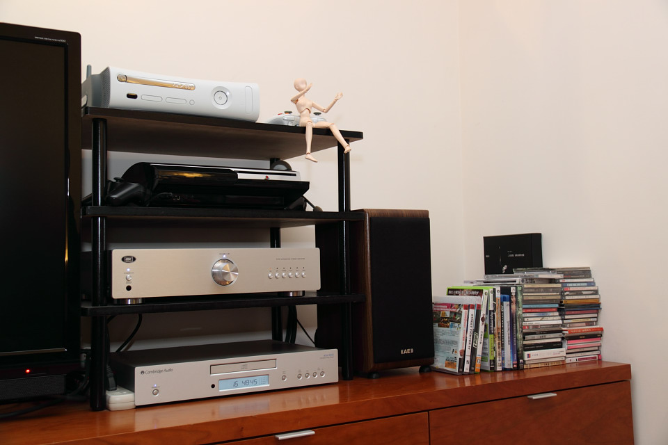 現役機與冰山一角的遊戲收藏(以前買的遊戲大都留在台南老家)