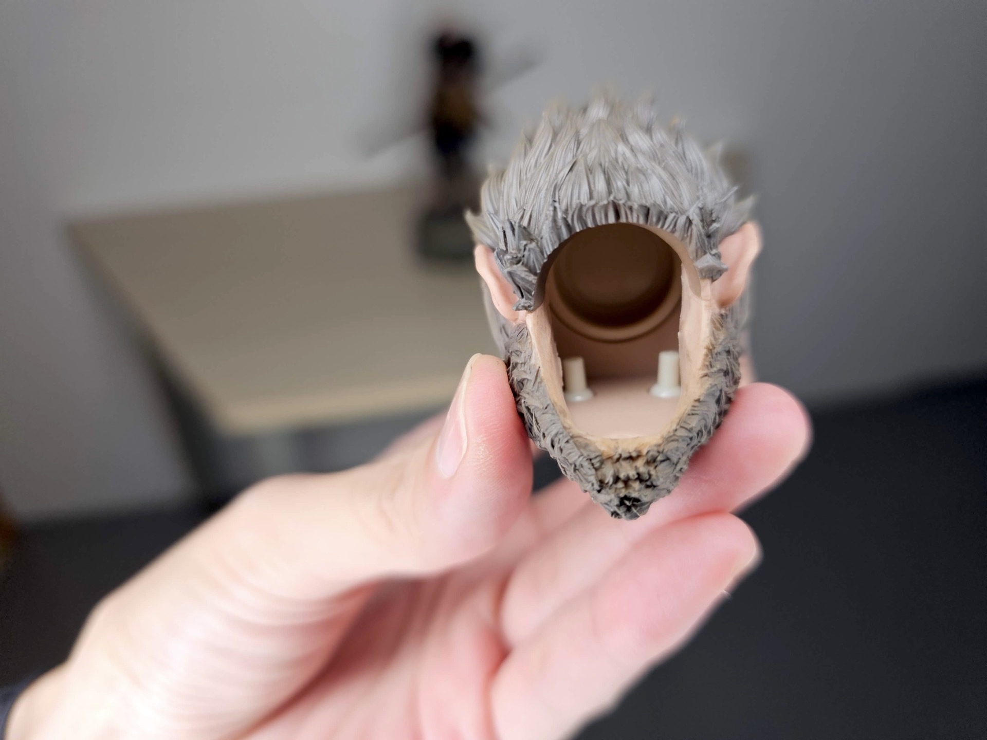 模型的細節設計相當用心,甚至可以調整眼球的方向 image