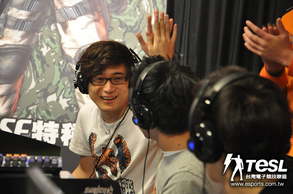 橘子熊穩穩搶下最後一分,KR跑跑卡丁車以7:3拿下勝利,比賽也進入驟死賽