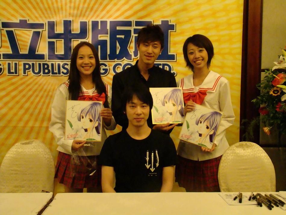 瀨尾公治與 coser 們與合影