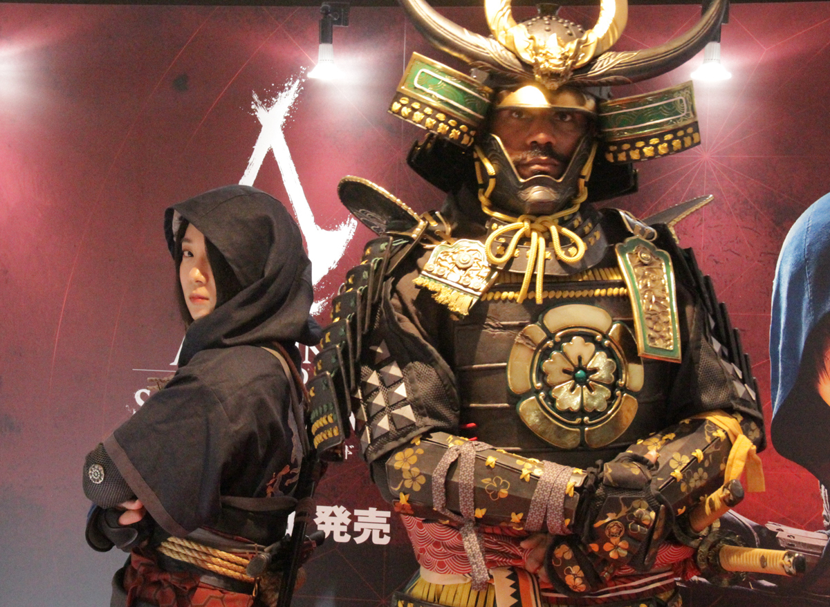 井澤伊織和旦丁・卡佛在會場上公開了兩名主角在遊戲中的扮像 image