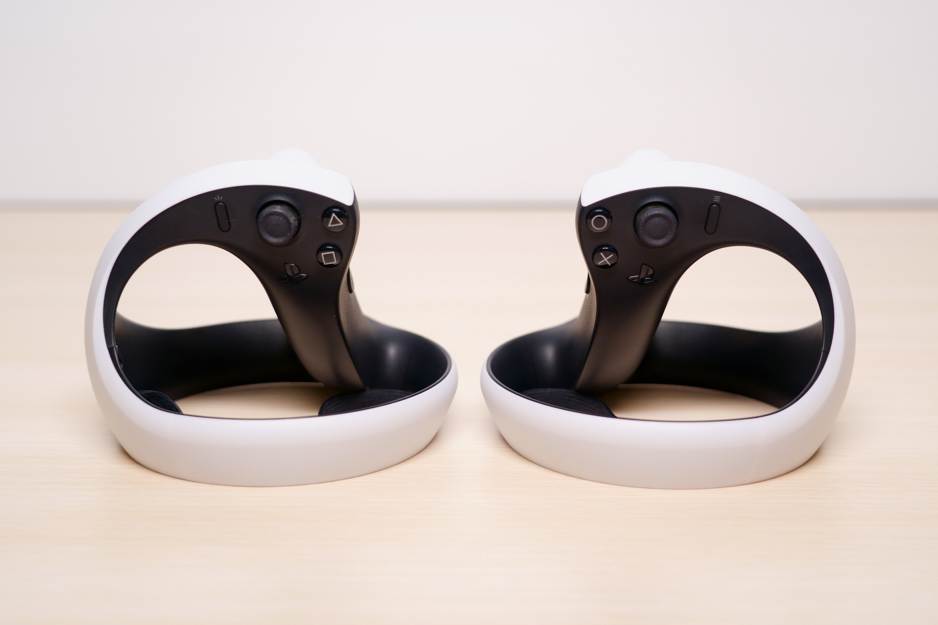 PS5 新一代虛擬實境裝置PlayStation VR2 初步開箱報導一窺更洗鍊簡約的