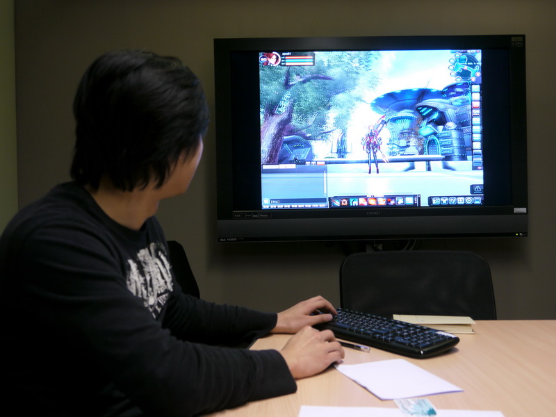 陳文凱親自示範目前<br>研發中遊戲內容