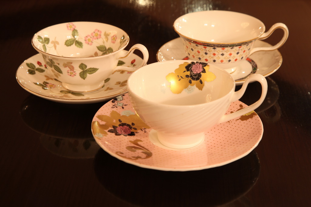 對茶具也相當講究的執事喫茶 Swallowtail