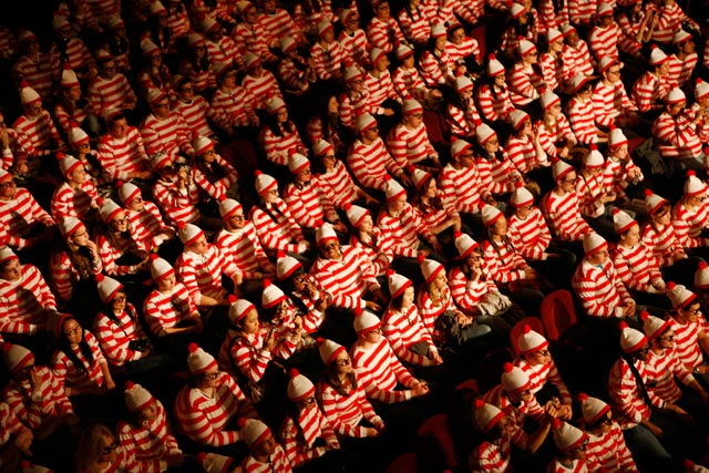 聚集了千名威利的活動現場