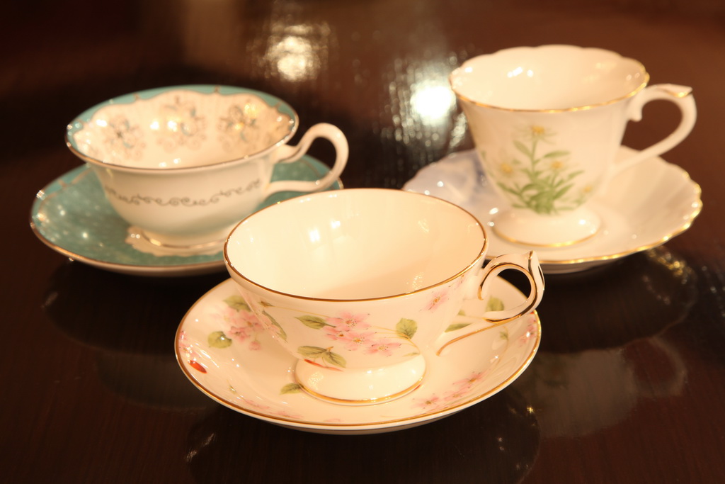 對於茶具也相當講究的執事喫茶 Swallowtail