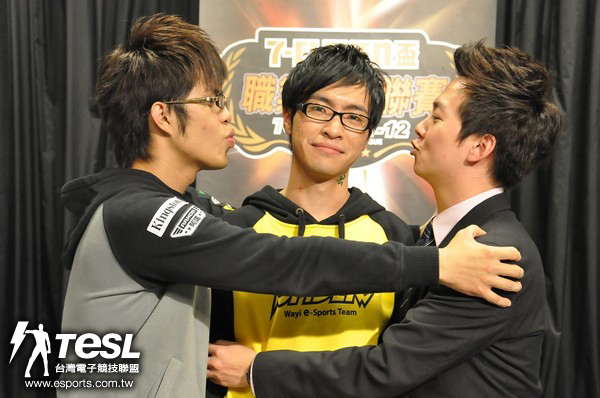 在Sen和DS一人分取兩勝下,中華藍隊拿下B組第一名,並將和韓國隊在冠軍賽一爭高下