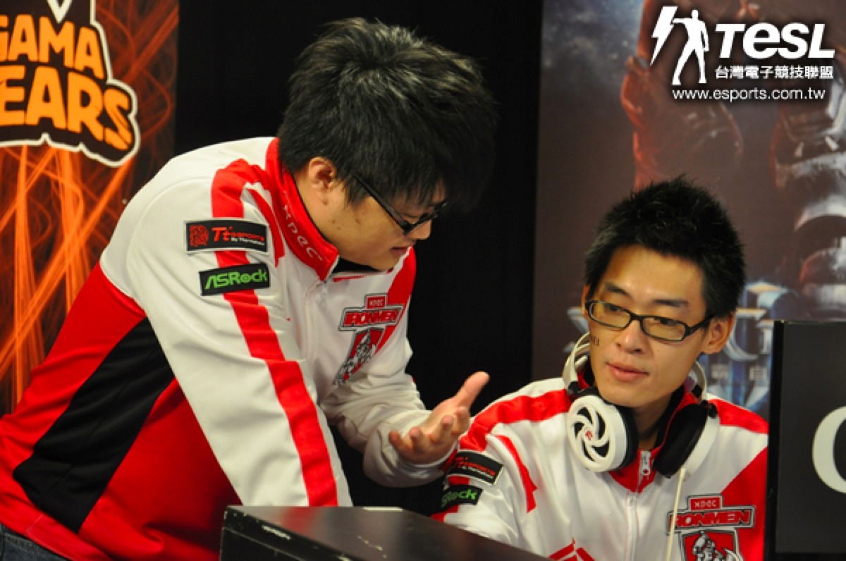 Manner(陳柏村)教練對於首次上場的JoJo(胡欲強),提醒了他一些要注意的事情