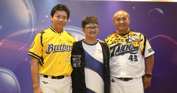 首届台中电竞节由 FW 闪电狼 Tom 任赛事代言人 邀请棒球选手进行《传说对决》友谊赛