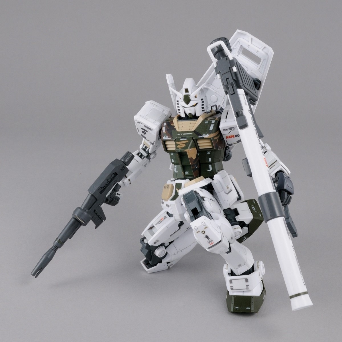 模型】萬代《機動戰士鋼彈》A BATHING APE 聯名合作款2 月9 日展開預購