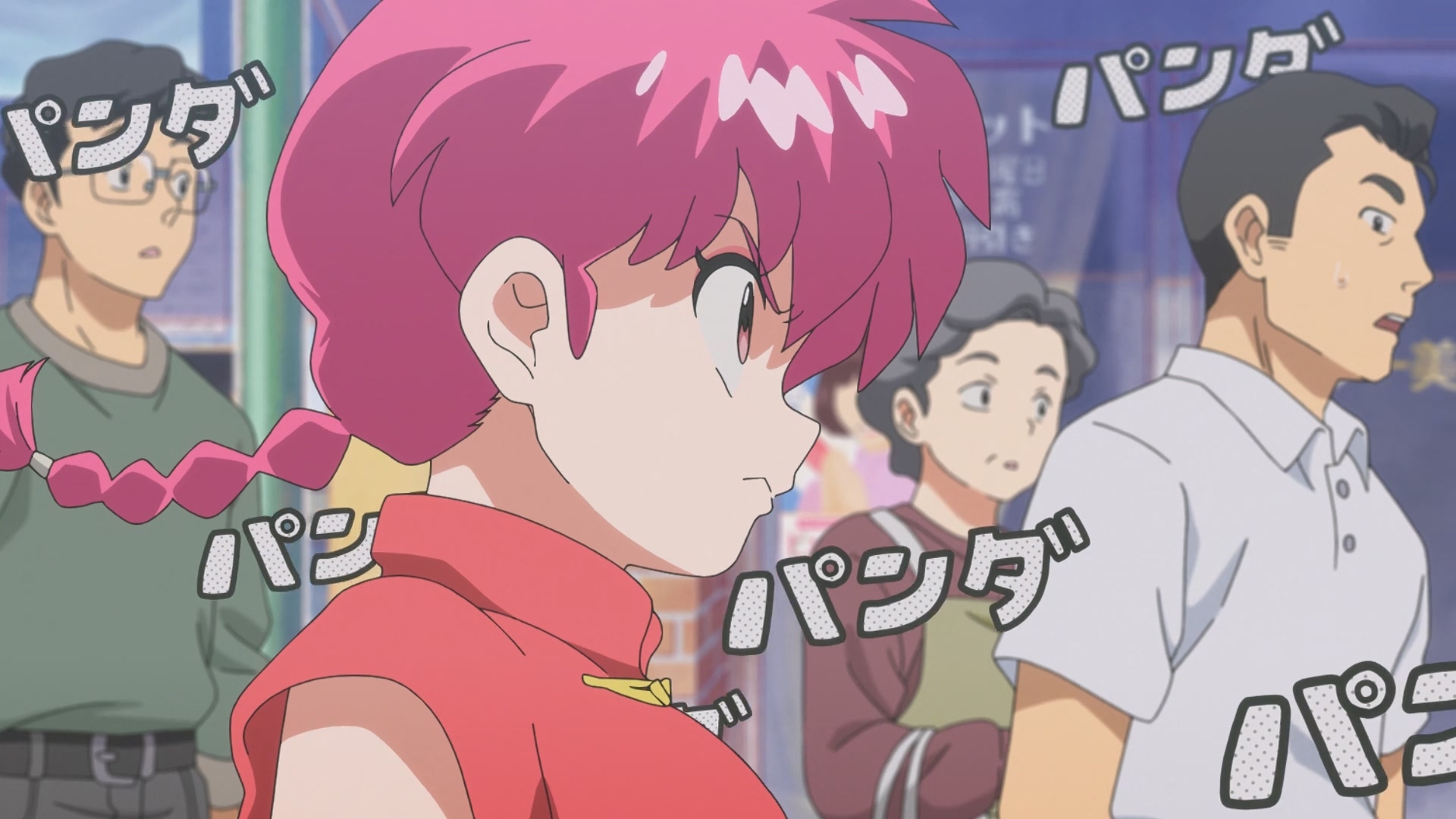 女孩在大街上與熊貓亂鬥,路人全都不知道這是什麼情況 image