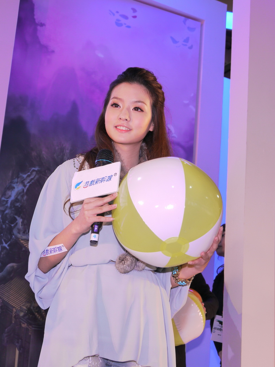 幸運拿到陳語安手中的球的玩家就可上台挑戰