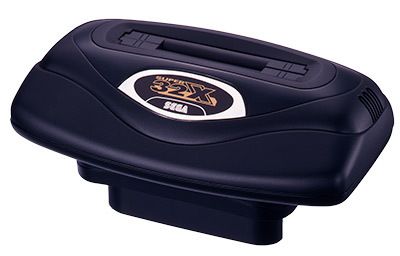 SEGA 原本計畫在歐美先以 Mega Drive 的 32 位元效能擴充裝置「Super 32X」為主打,但後來又倉促決定提早推出 Saturn image