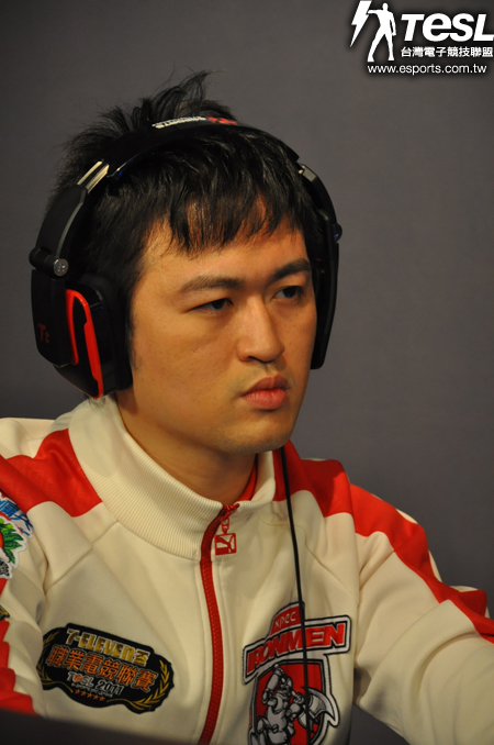 樂陞鋼鐵人Hui(袁錦輝)在表演賽擊敗韓國職業電競選手號稱最強蟲族的July