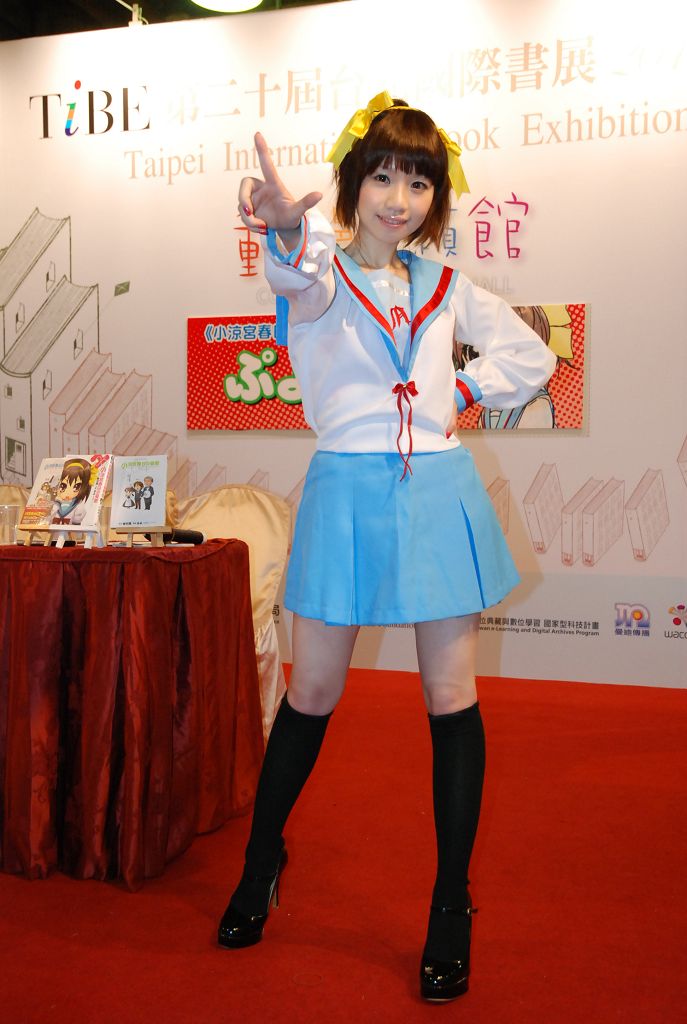 主持人也 Cos 成可愛的涼宮春日