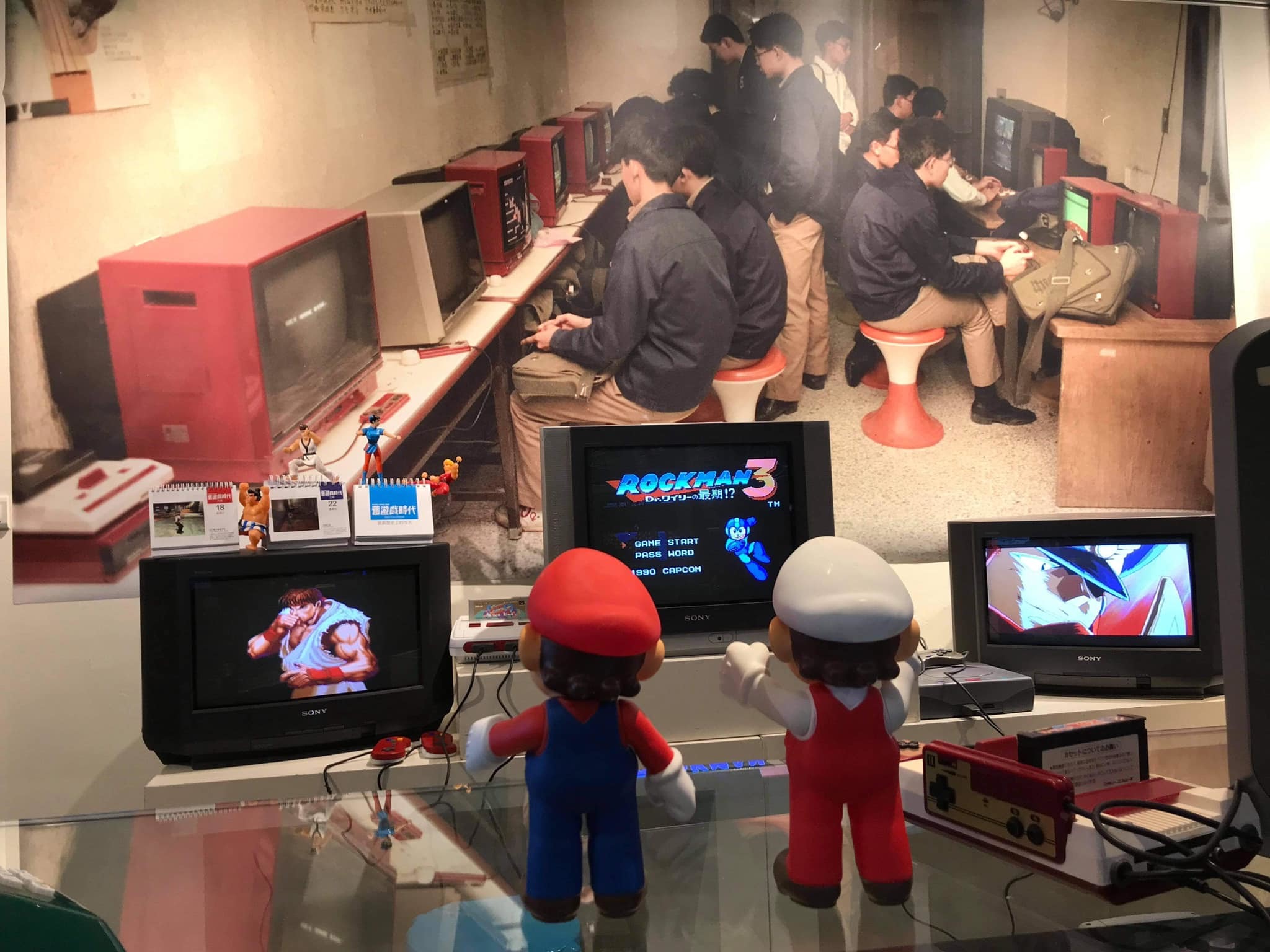 啟發本次展出活動的兩張聯合報報時光檔案照,拍攝的是當年位於師大附中對面的電玩小賣店 image