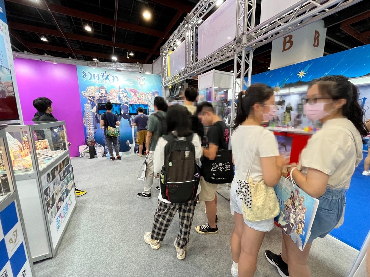 來到漫博 Happinet 攤位現場試玩的玩家,可獲得一個自選的徽章(共 2 款) image