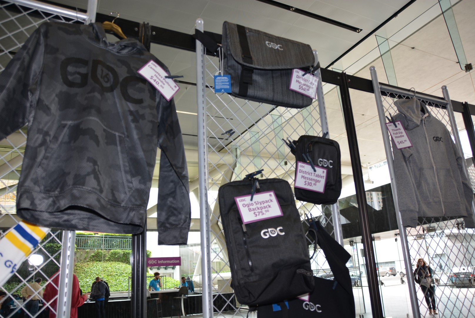 【GDC 16】直擊 GDC Store 一窺官方紀念商品與遊戲衍生週邊 - 巴哈姆特