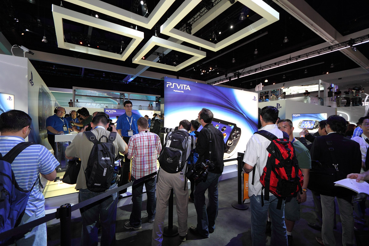 大排長龍的 PSV 試玩區