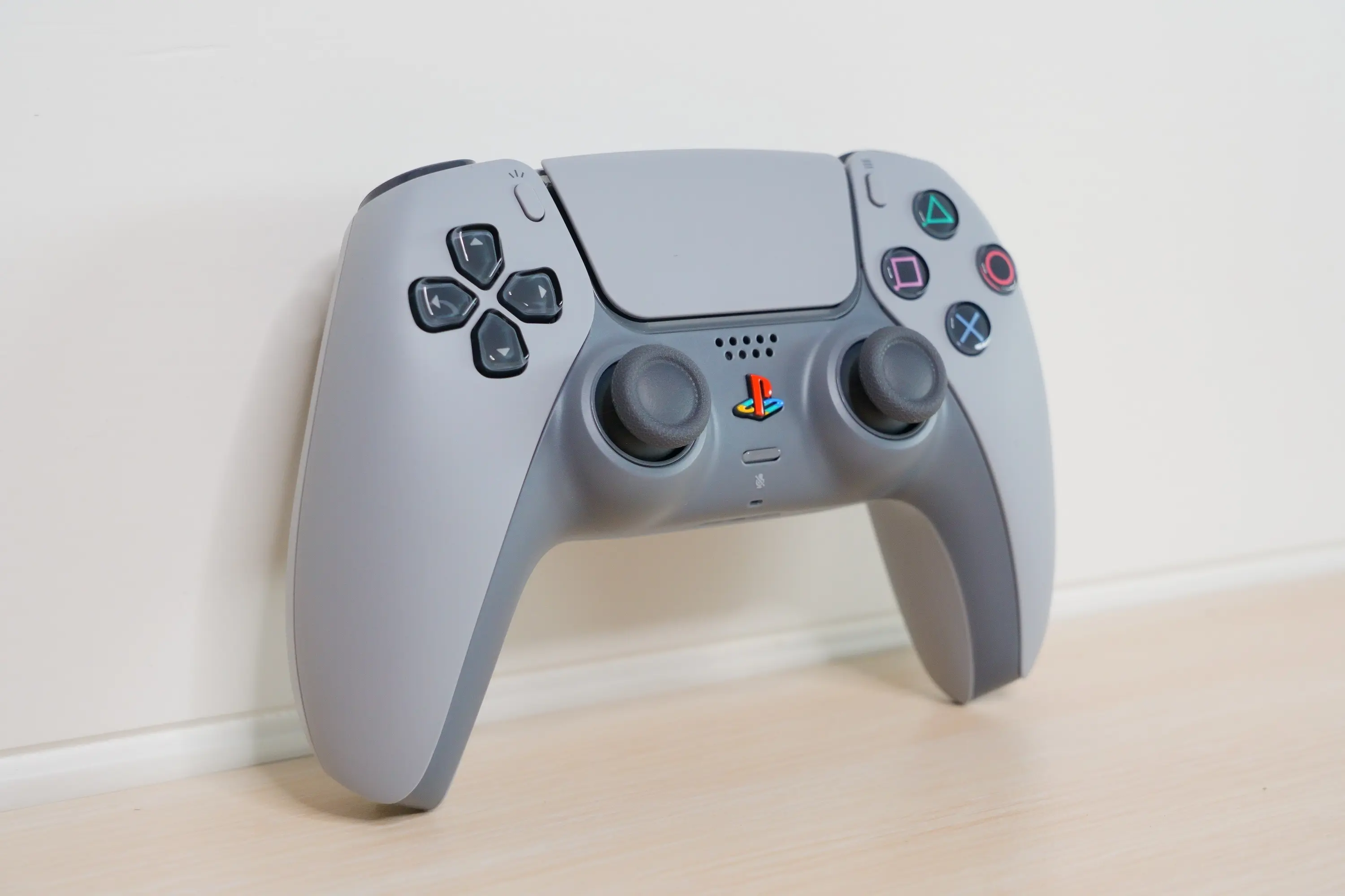 雖然這個灰色以現在的眼光來看有點塑膠感,不過這對當年的老玩家來說可是不滅的情懷 image