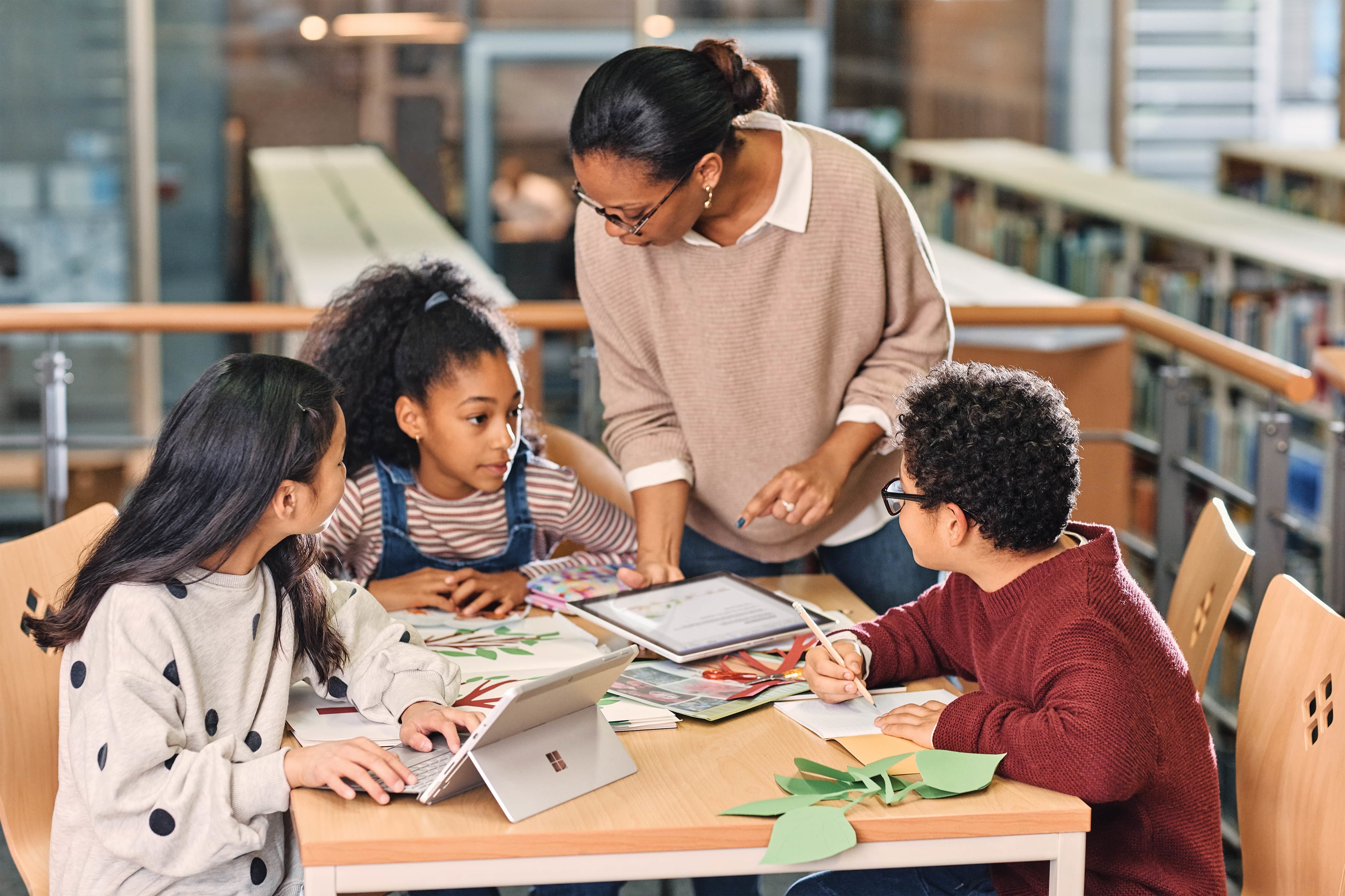 微軟Surface 全系列裝置為新世代教學打造智慧教室- 巴哈姆特