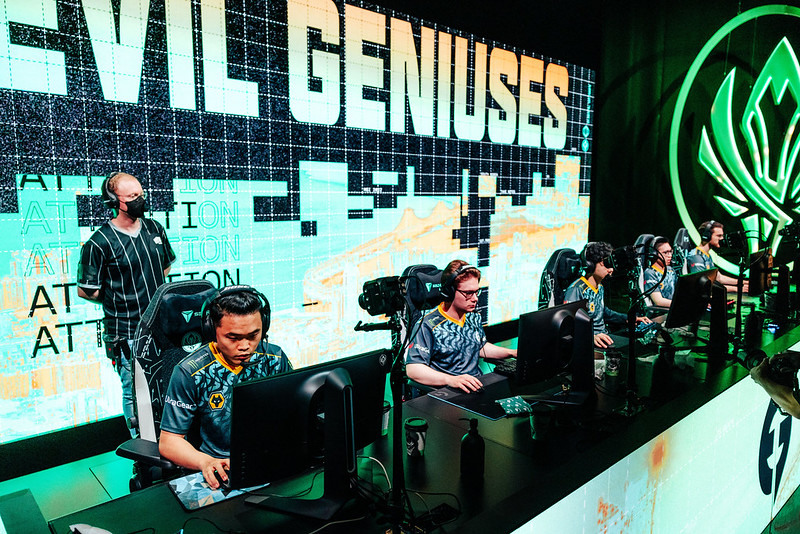 EG(左)將對上 RNG(照片來源:Riot Games) image