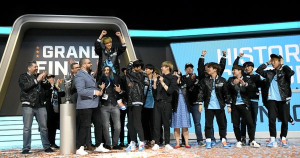 《斗阵特攻》伦敦战队 London Spitfire 大胜强敌 夺下职业电竞联赛第一季总冠军