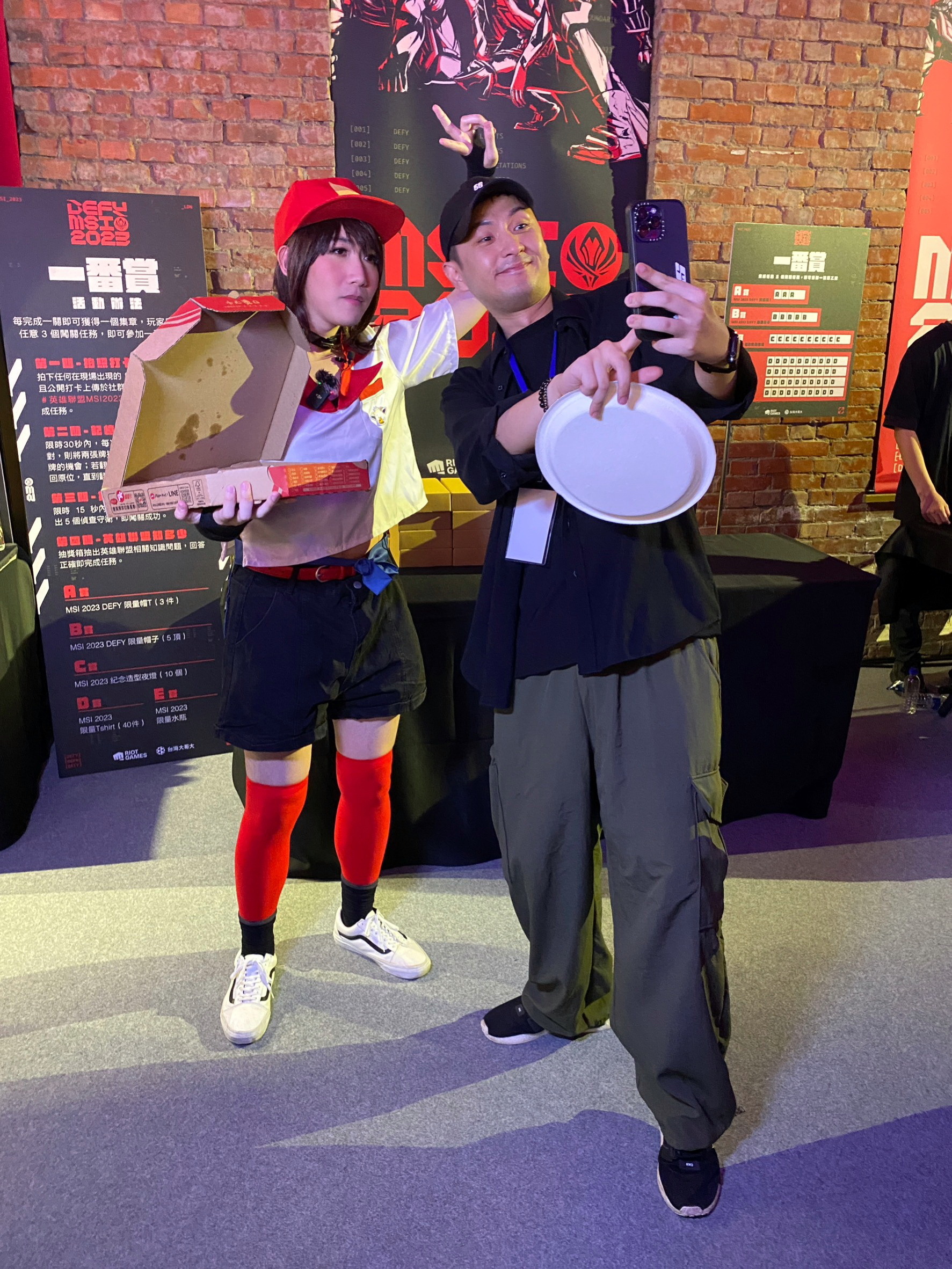 小亮化身遊戲角色希維爾「披薩外送員」造型與玩家同樂 image