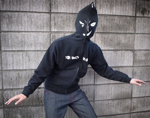 「唷、來抓我啊`︺´」......嗯工作人員很 HIGH