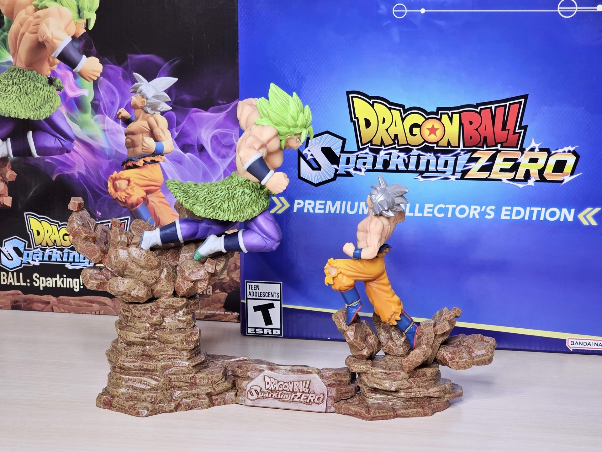 不思議　雷龍急転幸福　雷打ち黒龍珠石　雷打ち白龍珠石　超希少　現品4 七龍珠電光炸裂！ZERO》確定10 月11 日推出公開各版本遊戲內容與早期