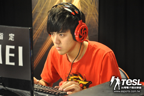 Hermes(黃遠康)兩續搶下兩張首位,曜越太陽神也以7:4拿下KR的勝利