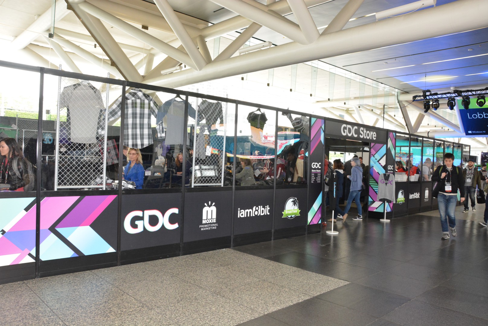 【GDC 16】直擊 GDC Store 一窺官方紀念商品與遊戲衍生週邊 - 巴哈姆特