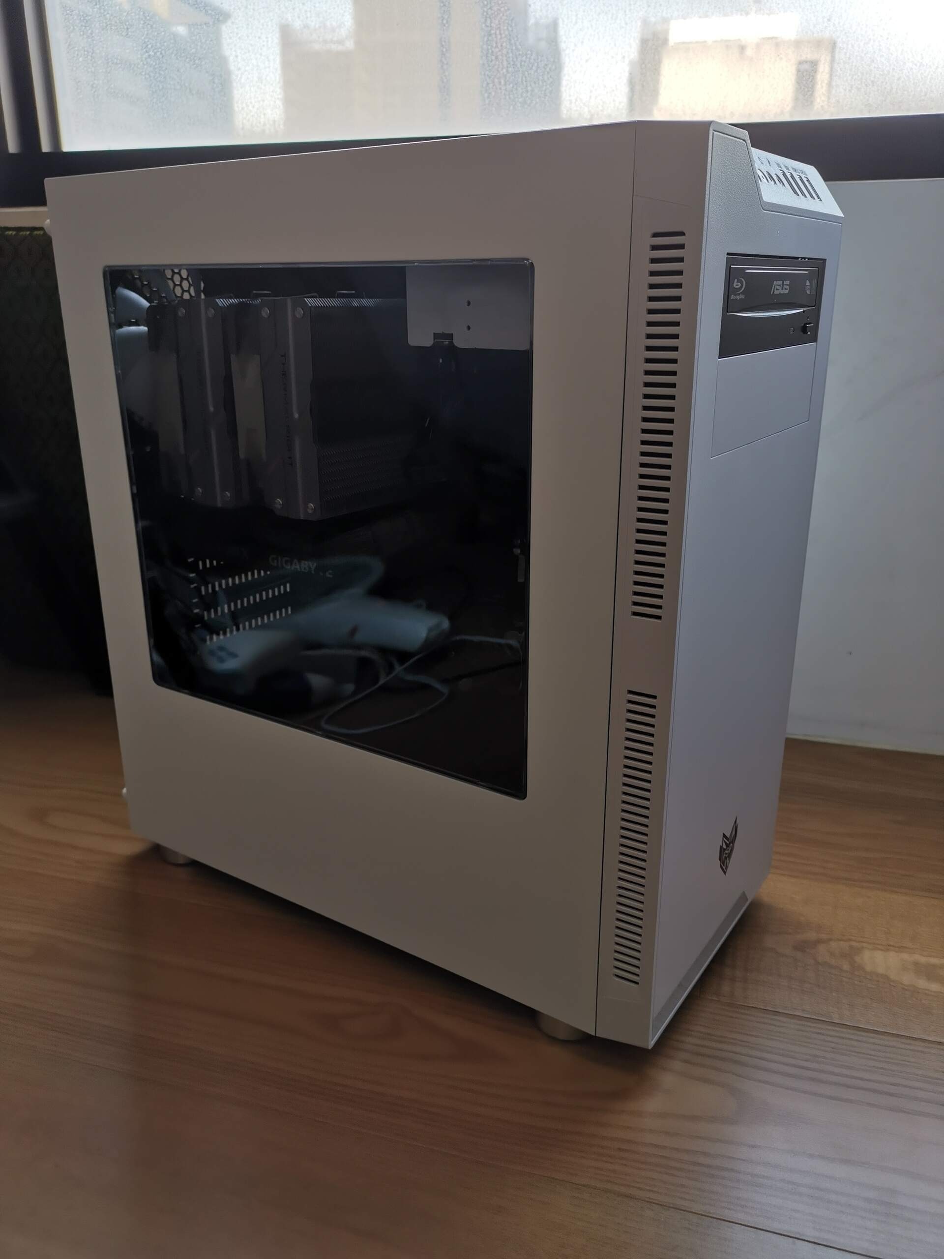 【開箱】2023年新電腦入手！ - yanami的創作 - 巴哈姆特